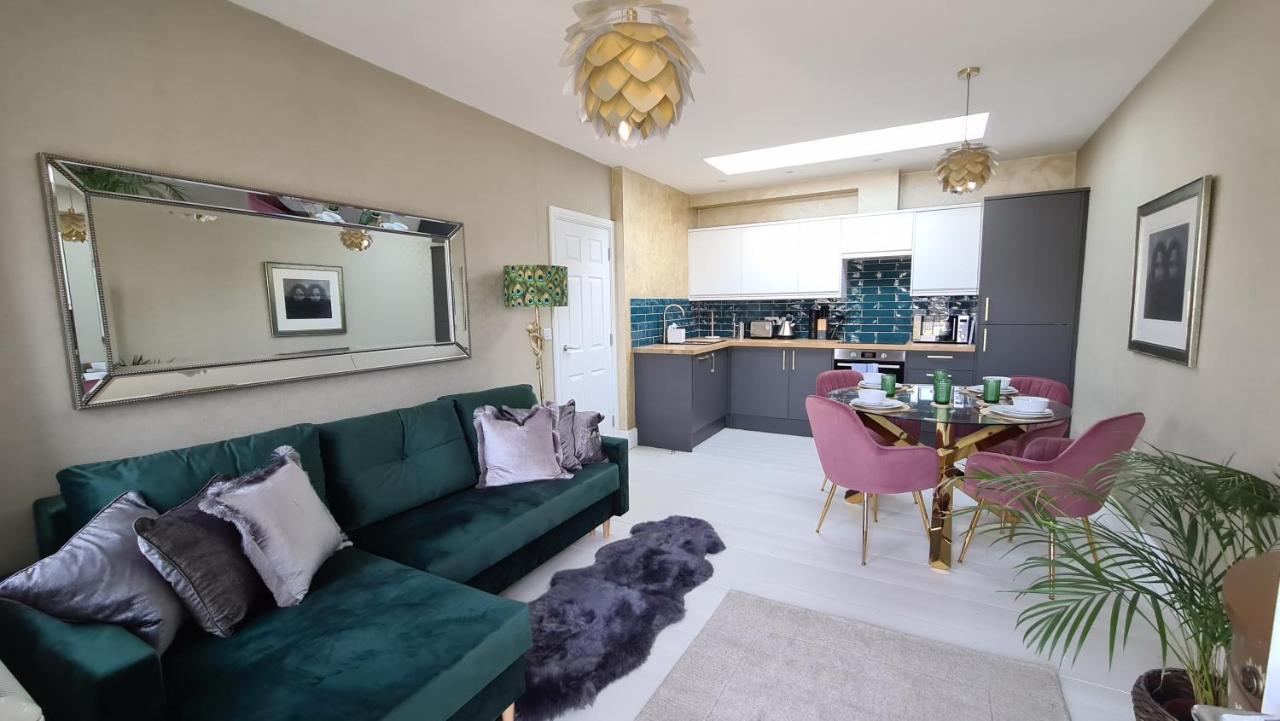 The Loughborough - Elegant, Glamourous Boutique 1 Bed, Central トルーロー エクステリア 写真